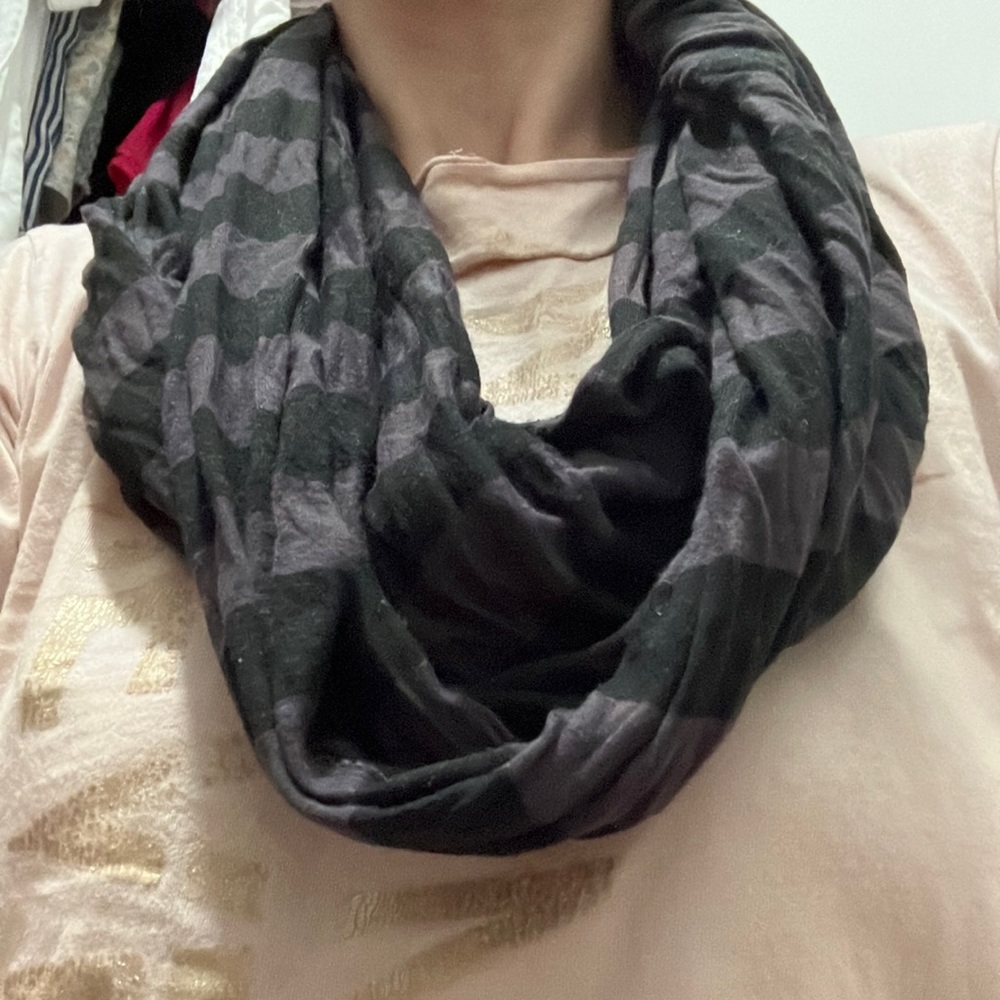 Set of 2 (used) light weight Infinity scarves 1st: Blck & Gray 2nd: Blck & White